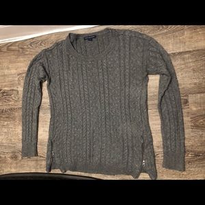 AMERICAN EAGLE GREY SWEATER